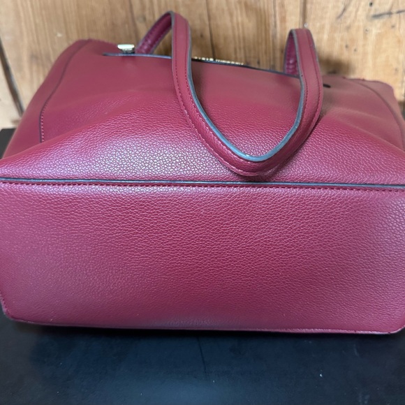Steve Madden Large Faux Pebbled Leather Tote Crossbody Bag EUC Burgundy/Brown - Picture 7 of 16